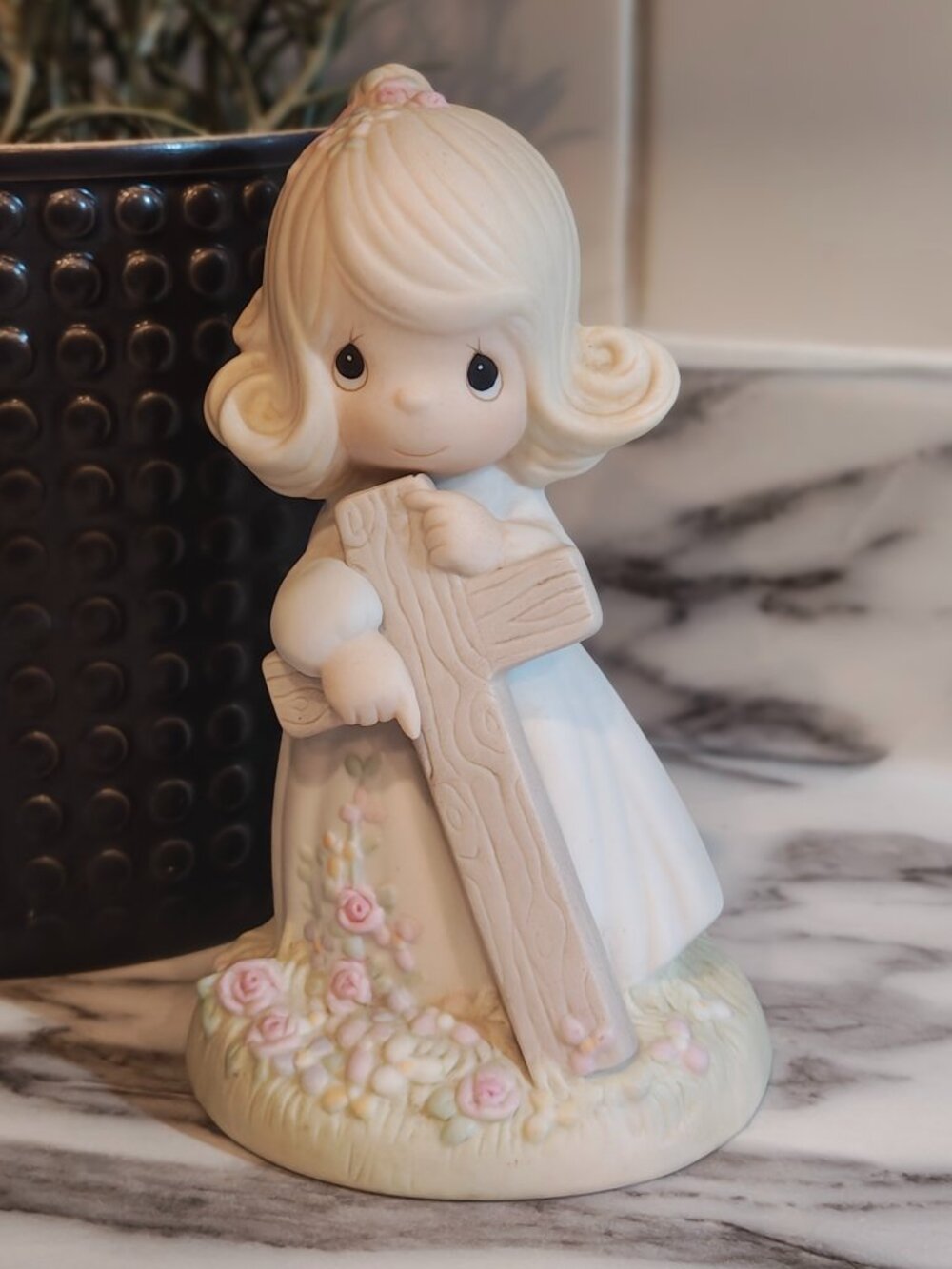 Vintage 1985 Precious Moments “I Believe in the Old Rugged Cross” Figurine